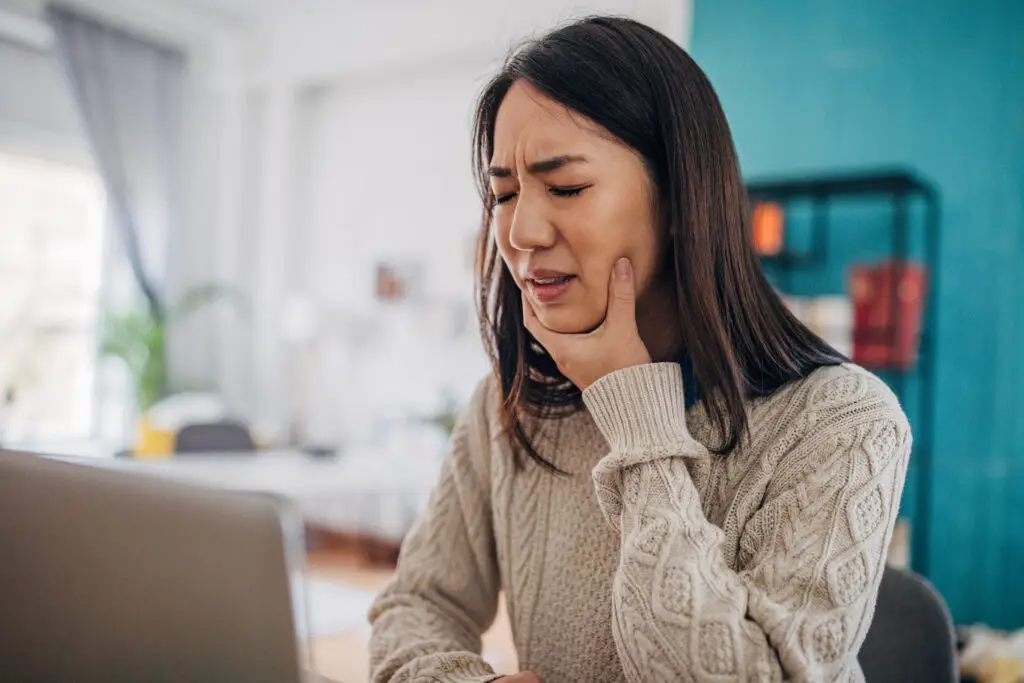 oral mucositis symptoms treatment