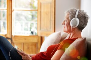 Living with CLL? Listen to these 5 podcast episodes